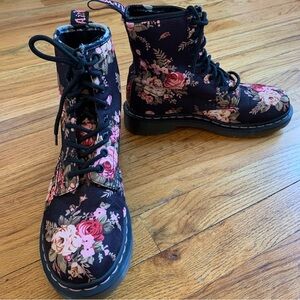 Floral Lace-Up Boots Dr. Martens VTG